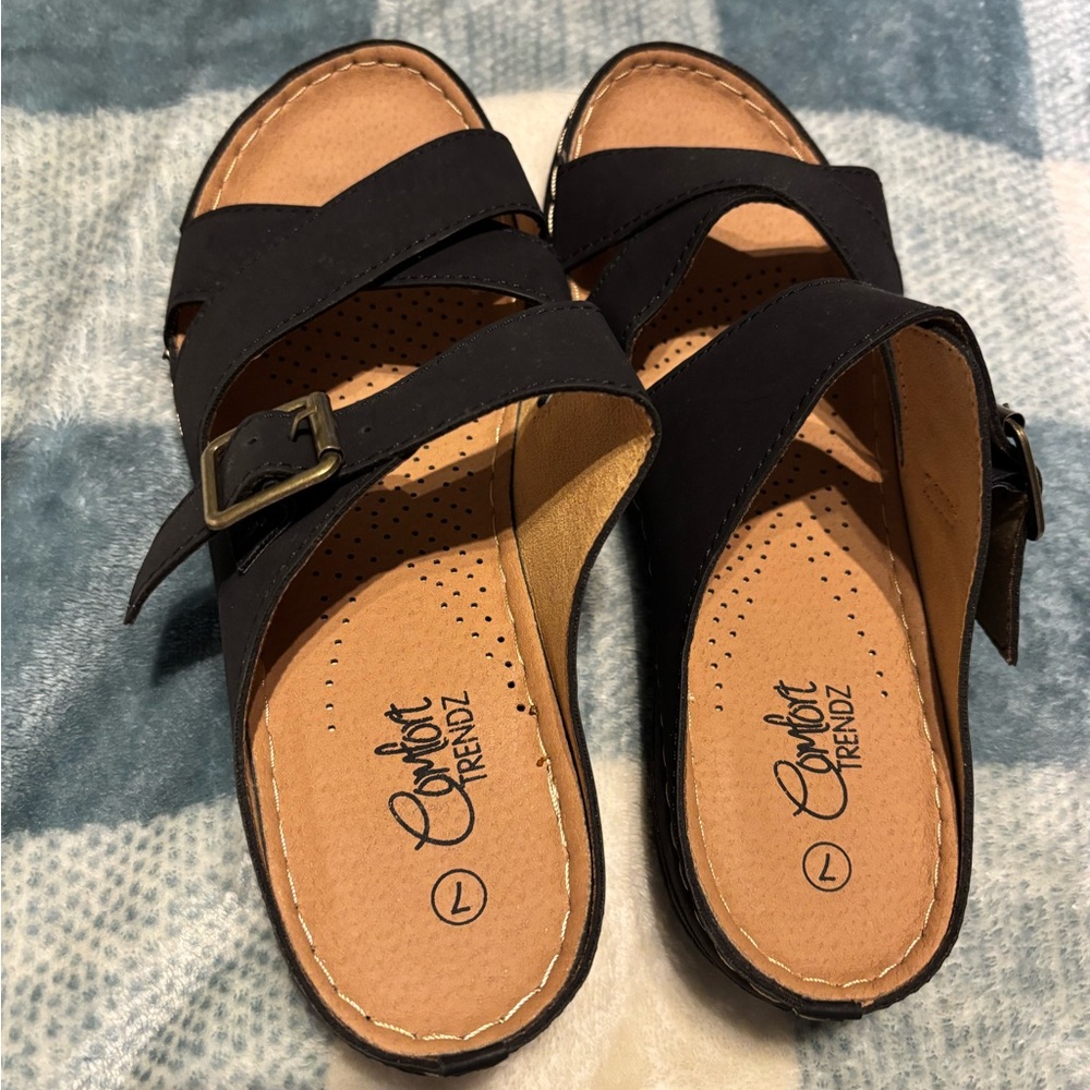 New, never worn. Size 7